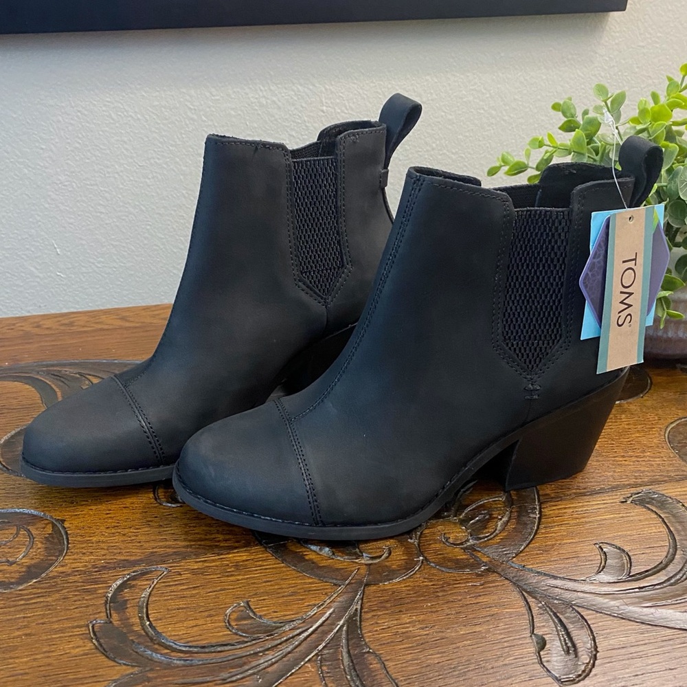 Toms / NWT Everly Black Chelsea Ankle Booties sz 6.5